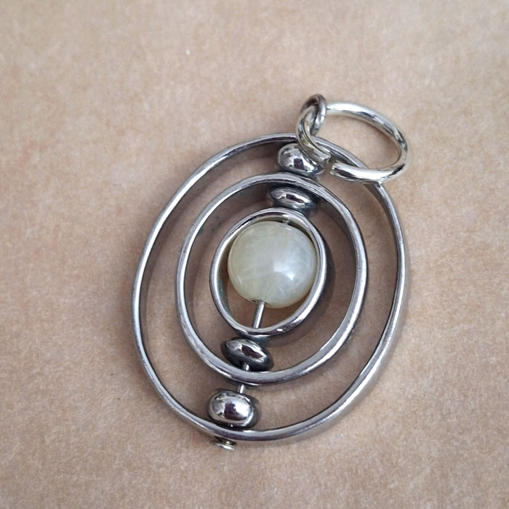 Vintage art Deco spinning quartz pendant